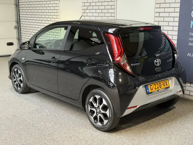 Toyota Aygo 1.0 VVT-i x-joy 2020 Benzine 4