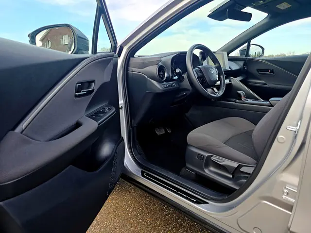 Toyota C-HR 1.8 Hybrid 140 Dynamic 2025 Hybride Benzine 20