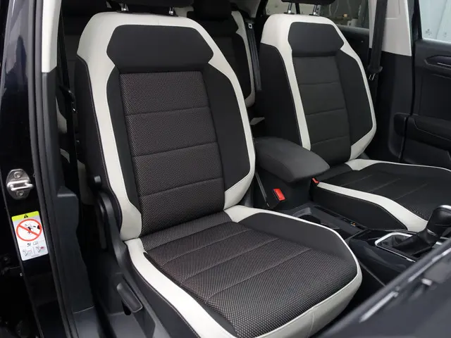Volkswagen T-Roc 1.5 TSI R-line+ Aut- 2019 Benzine 3