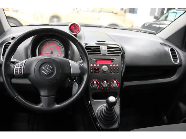 Suzuki Splash 1.0 VVT Comfort EASSS 2015 Benzine 8