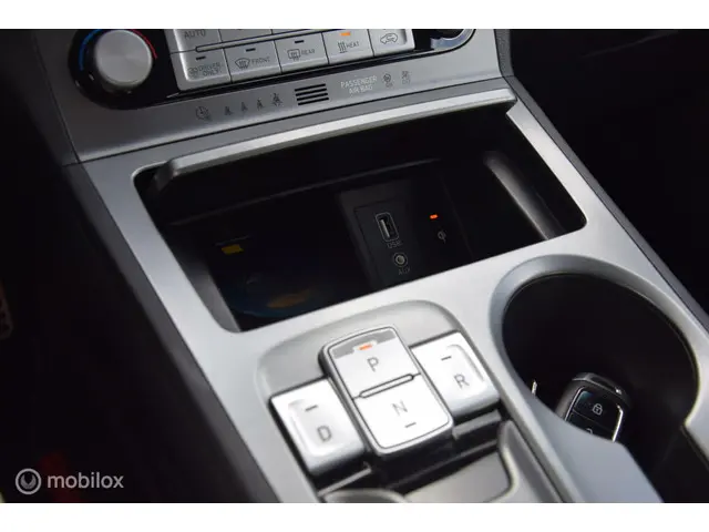 Hyundai Kona EV Premium 64 kWh + Trekhaak 2019 Elektrisch 13
