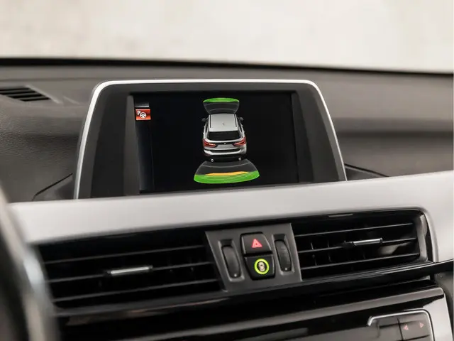 BMW X1 sDrive18i High Executive 2016 Benzine 25