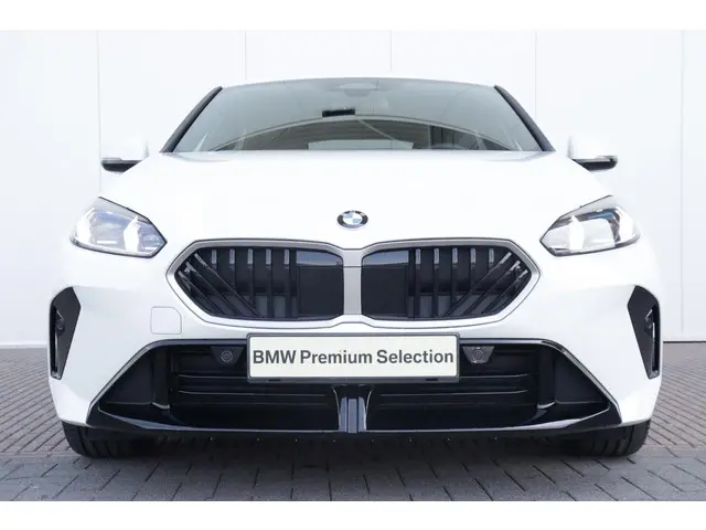 BMW 1 Serie 120 M Sport Design Edition 2025 Benzine 2