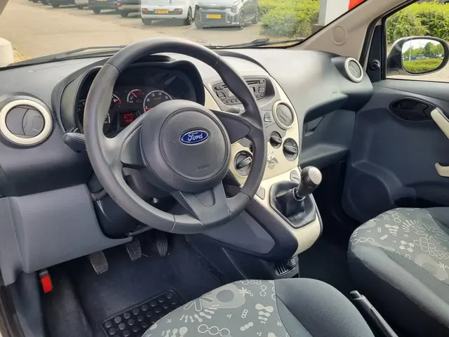 Ford Ka 1.2 Champions Edition start/stop 2013 Benzine 5