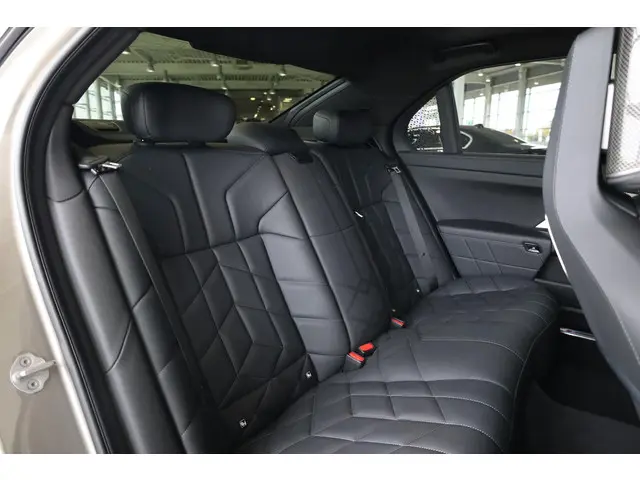 BMW i7 xDrive60 2024 Elektrisch 9