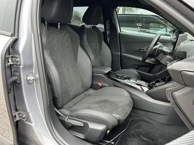 Peugeot 2008 1.2 Turbo 130 PK GT 2024 Benzine 17