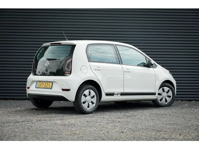 Volkswagen up! 1.0 BMT move up! 2018 Benzine 4