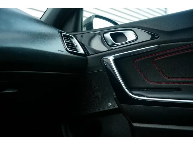 Kia Ceed 1.6 T-GDi GT 2019 Benzine 23