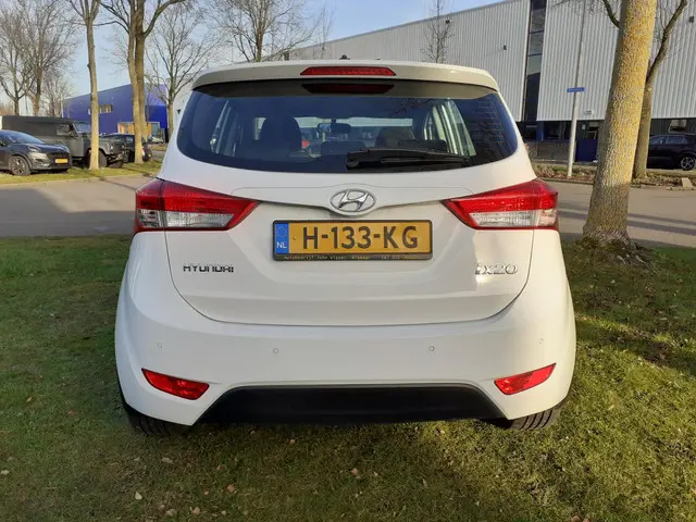 Hyundai ix20 1.6i Go! *Automaat* 2015 Benzine 9