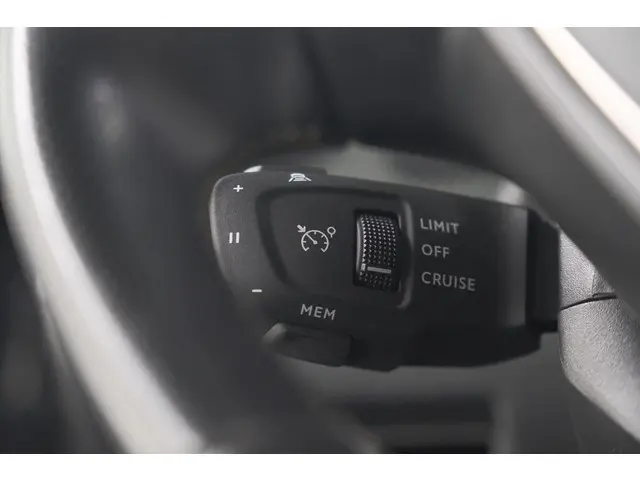 Peugeot 2008 PureTech 130 GT-Line 2020 Benzine 34