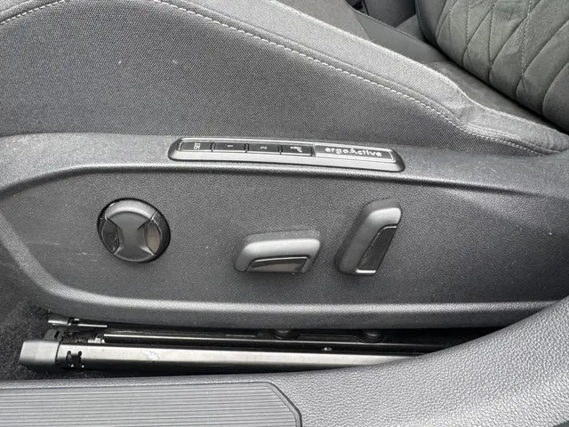 Volkswagen Golf 1.5 TSI 130pk Style 2020 Benzine 4