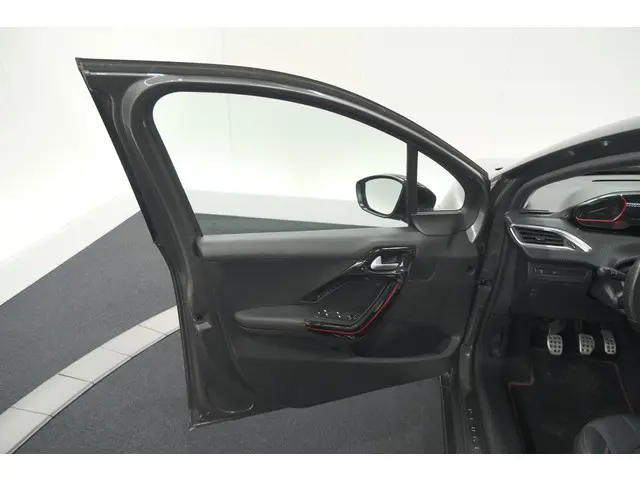 Peugeot 2008 PureTech 130 GT-Line 2019 Benzine 64