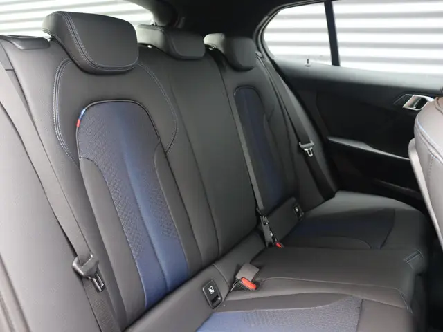 BMW 1 Serie 118i 2023 Benzine 10