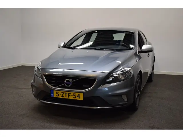 Volvo V40 T3 150pk R-Design 2015 Benzine 15