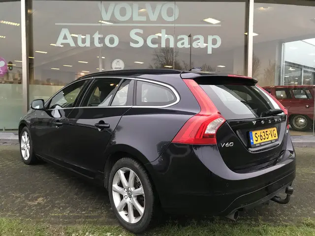 Volvo V60 1.5 T2 Summum Automaat 2017 Benzine 3