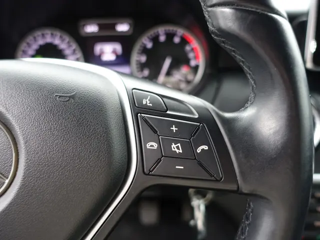 Mercedes-Benz A-Klasse 180 Prestige AMG- 2013 Benzine 16