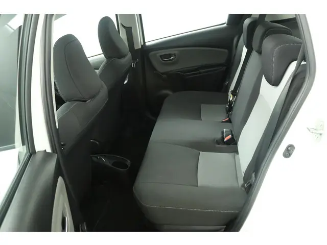 Toyota Yaris 1.5 Hybrid Energy 2018 Hybride Benzine 18
