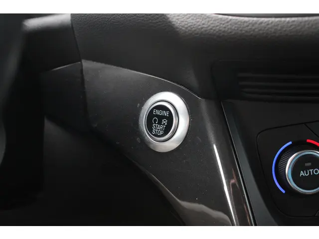 Ford C-MAX 1.5 Titanium 2015 Benzine 25