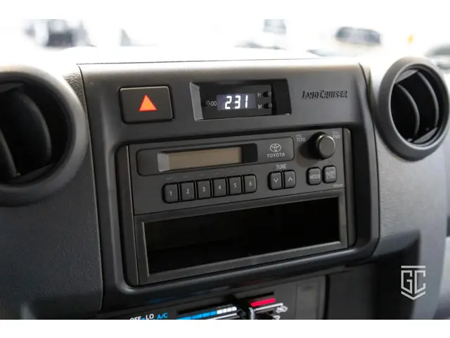 Toyota Land Cruiser GRJ78 M/T 2024 Benzine 11