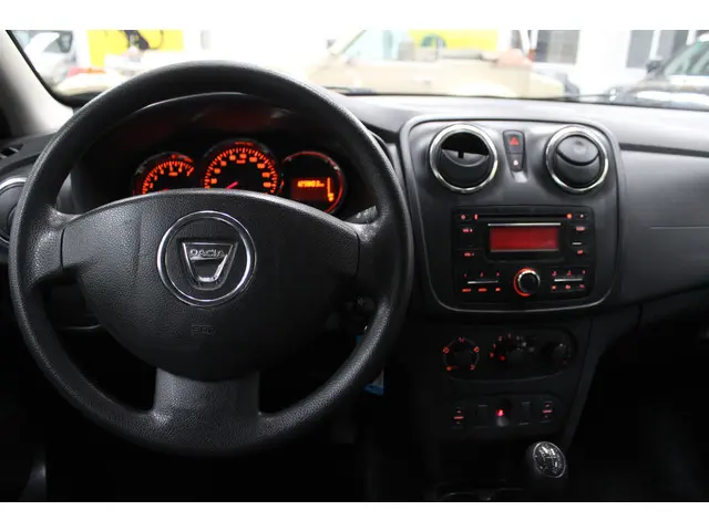Dacia Logan 1.2 2015 Benzine 9