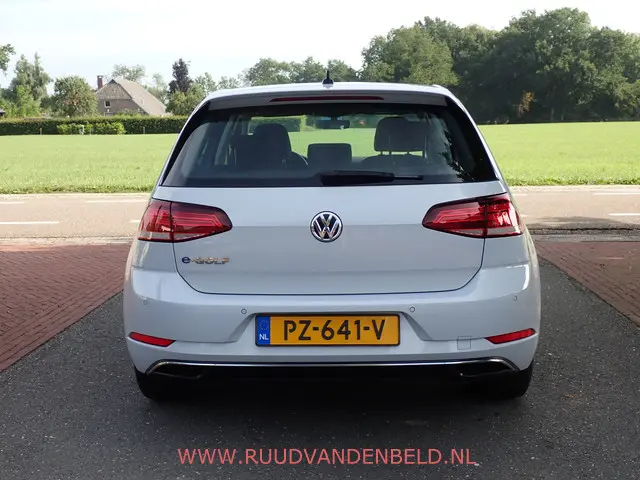 Volkswagen e-Golf 35,8KWH 94%SOH 2017 Elektrisch 29