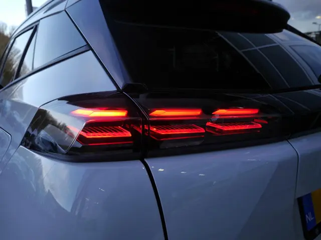 Peugeot 2008 1.2 Hybrid 145 Allure 2025 Hybride Benzine 39