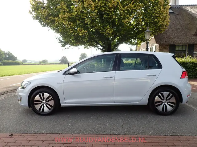 Volkswagen e-Golf 35,8KWH 94%SOH 2017 Elektrisch 6