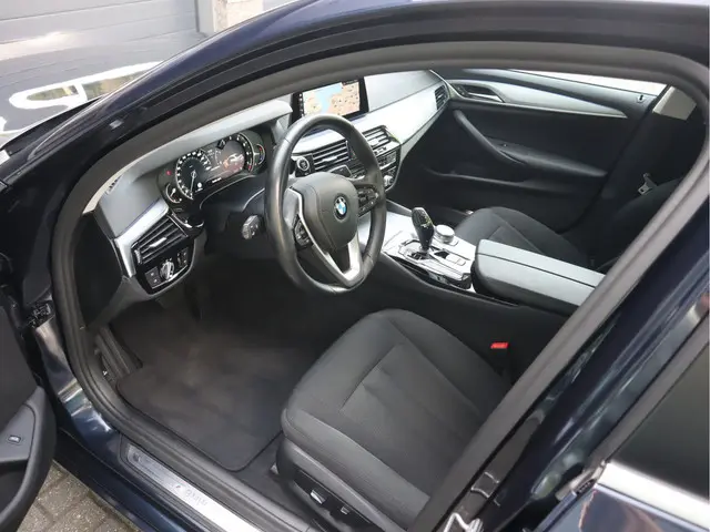 BMW 5 Serie 520i Executive 2018 Benzine 45