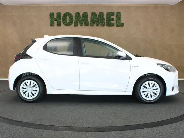 Toyota Yaris 1.5 Hybrid Active Plus 2021 Hybride Benzine 8