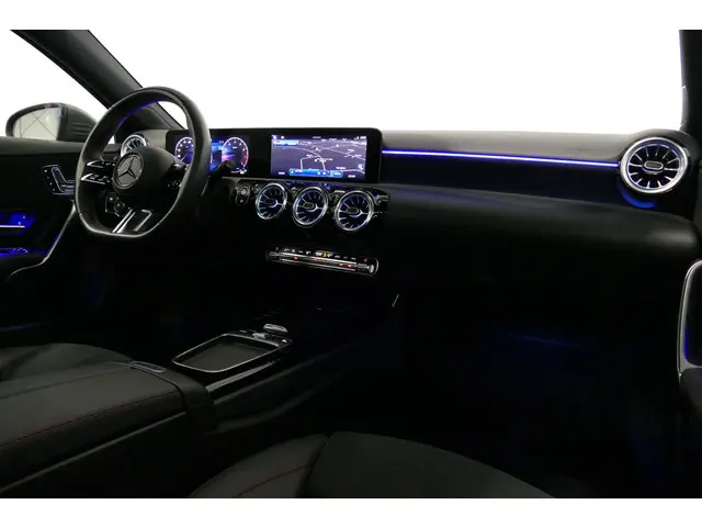 Mercedes-Benz A-Klasse 200 AMG Line 2023 Benzine 2