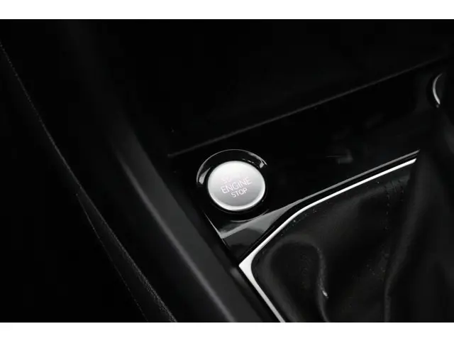 Volkswagen T-Cross 1.0 TSI 110pk DSG Life 2023 Benzine 28