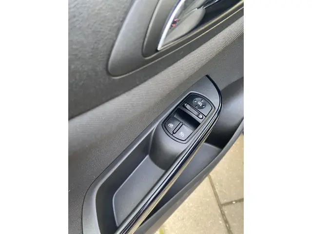 Opel Corsa 1.4 Innovation 2016 Benzine 16