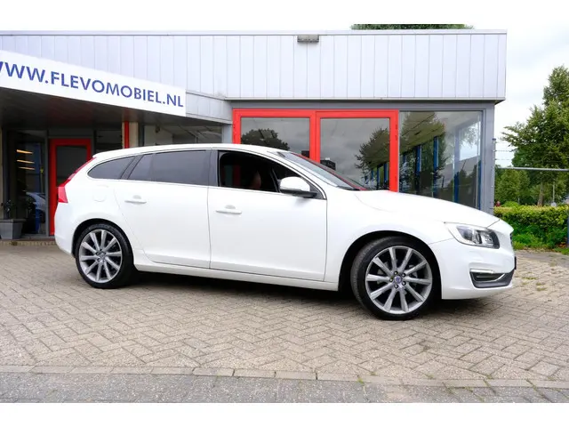 Volvo V60 1.6 D2 Summum Xenon|Leder|LMV|Navi 2013 Diesel 4