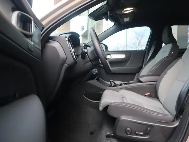 Volvo XC40 2.0 B4 Plus Dark 2025 Benzine 13