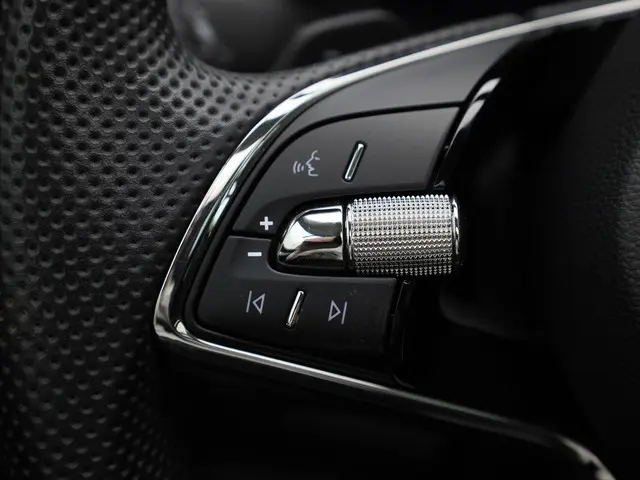 Škoda Karoq 1.5TSI/150PK Design DSG 2024 Benzine 24