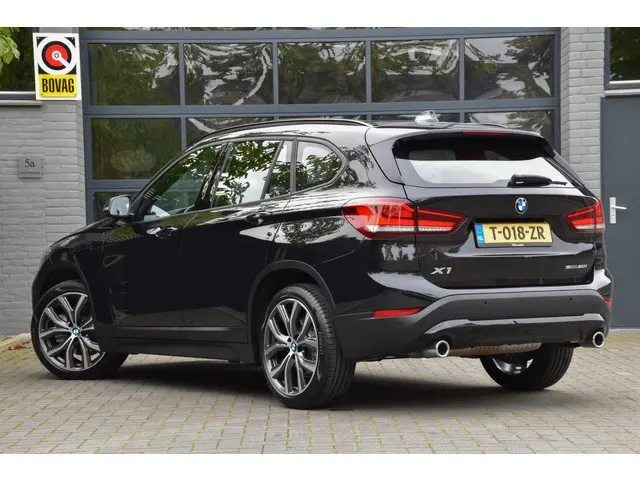 BMW X1 sDrive20i High Executive 2020 Benzine 4