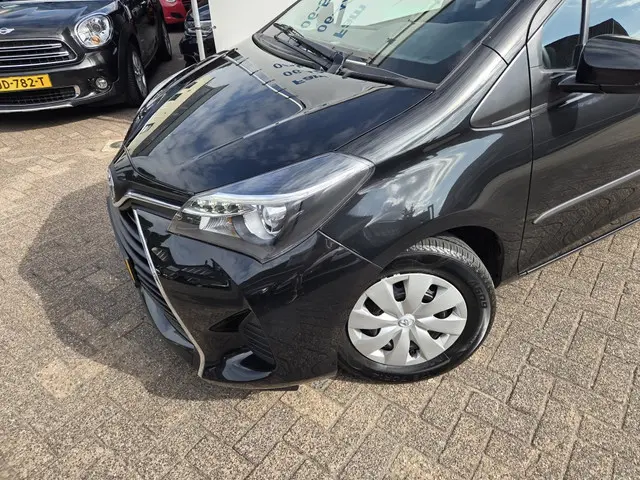 Toyota Yaris 1.0 VVT-i Aspiration 2015 Benzine 24