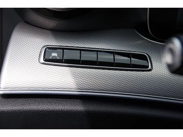 Mercedes-Benz E-Klasse 200 Prestige 2017 Benzine 26