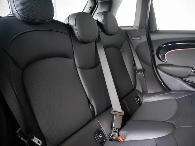 MINI 5-Deurs Cooper 2022 Benzine 10