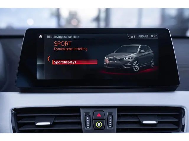 BMW X1 sDrive18i Sport Line 2021 Benzine 56