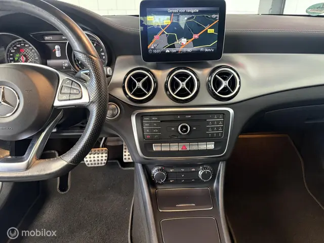 Mercedes-Benz A-Klasse 180 Edition AMG 2018 Benzine 13