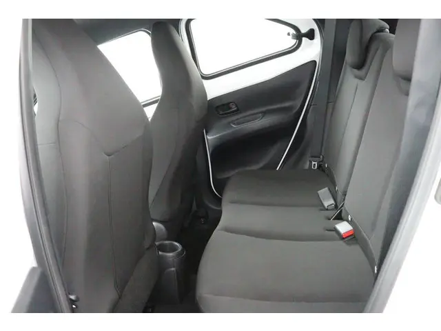 Toyota Aygo X 1.0 VVT-i MT Play 2024 Benzine 18