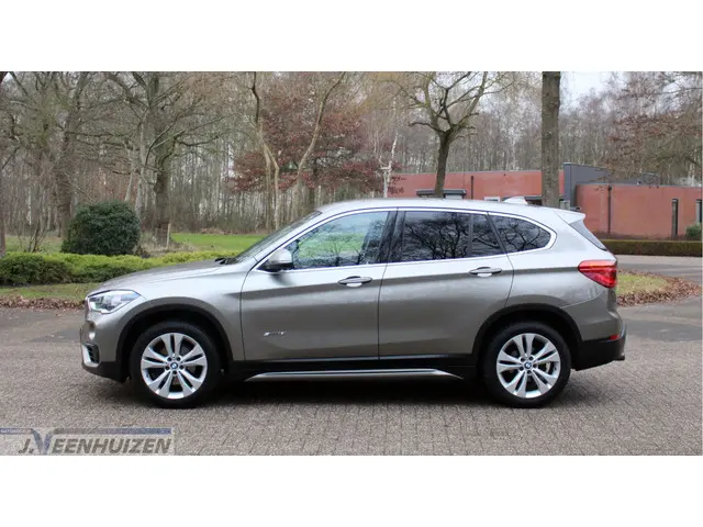 BMW X1 sDrive18i Centennial High Executive 2017 Benzine 6