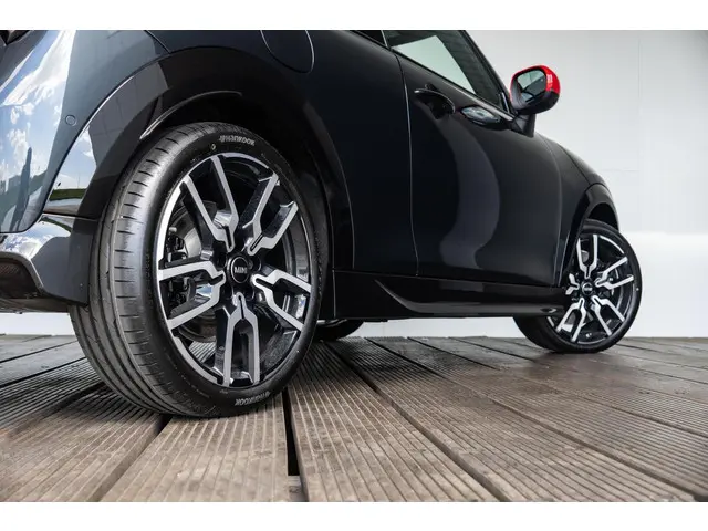 MINI 3-Deurs Cooper C 2024 Benzine 43