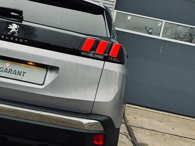 Peugeot 3008 1.2 PureTech Première 2018 Benzine 18