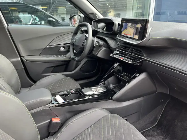 Peugeot 2008 1.2 Hybrid 145 PK GT 2025 Hybride Benzine 37