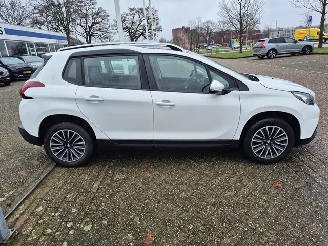 Peugeot 2008 1.2 PureTech Blue Lion 2018 Benzine 2