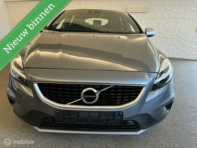 Volvo V40 2.0 T2 R-Design 2019 Benzine 3
