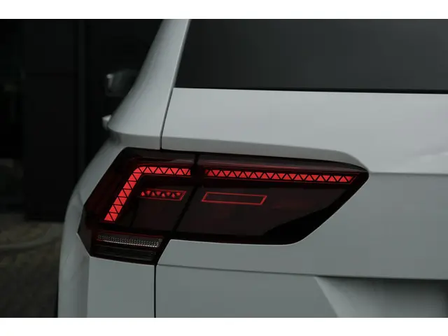 Volkswagen Tiguan 1.5 TSI R-Line Highline 2021 Benzine 44
