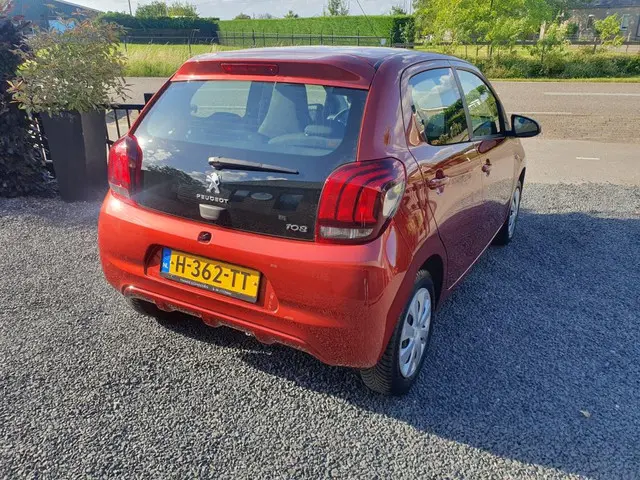 Peugeot 108 1.0 e-VTi Active 2020 Benzine 4